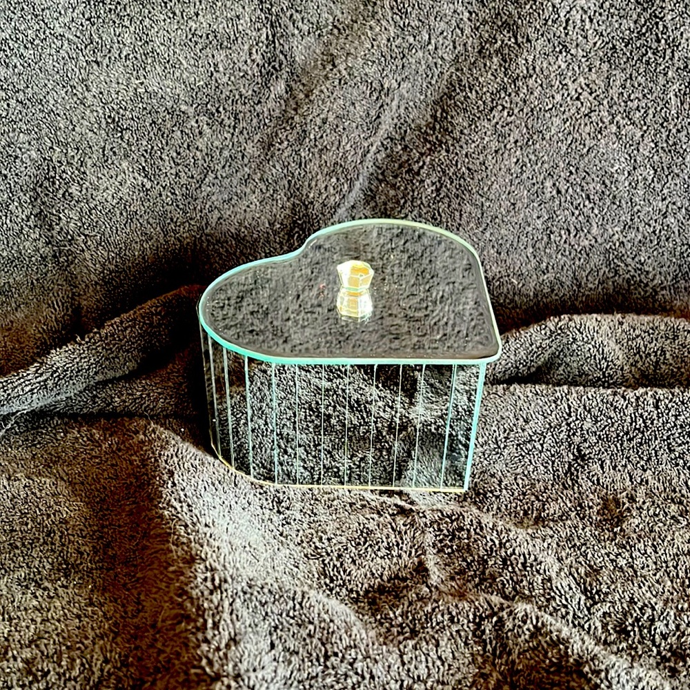 NWOT In Box Luxe Heart Mirror Jewelry Box